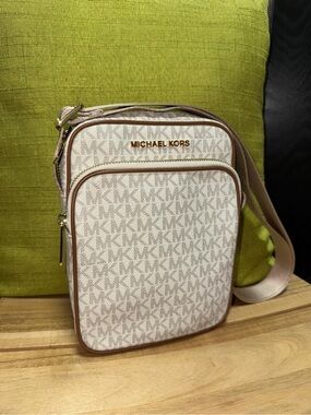 Michael Kors Jet Set Travel Medium Logo Flight Bag Crossbody